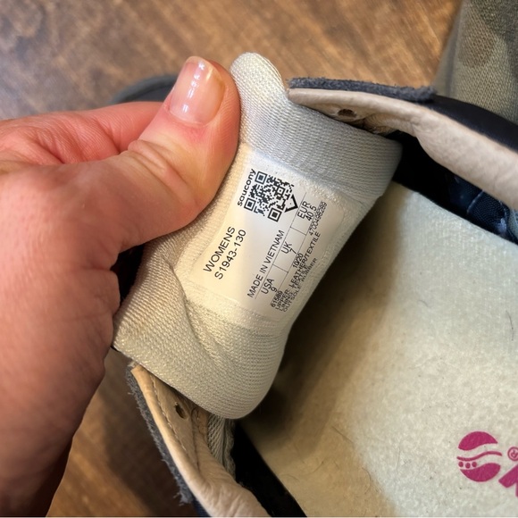 Saucony Retro Blue and Cream Sneakers casual women’s size 9 - Picture 8 of 12